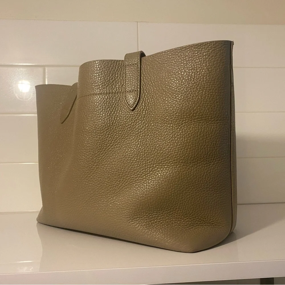 CUYANA Small Classic Structured Tote - Pebbled Leather - Picture 11 of 16
